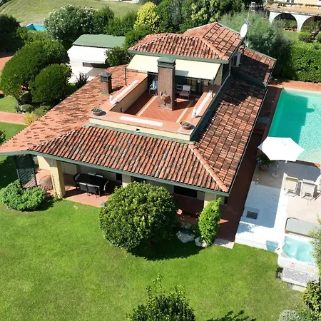 Villa Artemisia Luxury, Pool & Jacuzzi, 300m From Garda *