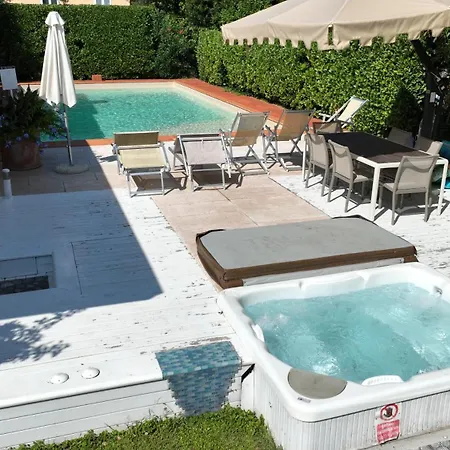 Villa Artemisia Luxury, Pool & Jacuzzi, 300m From Garda *