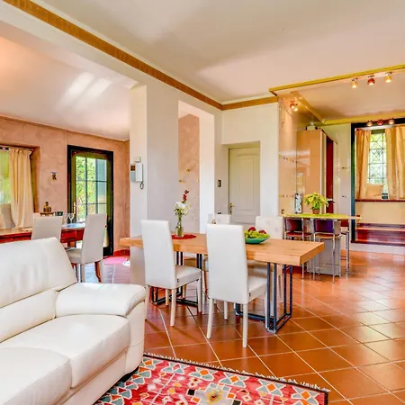 Artemisia Luxury, Pool & Jacuzzi, 300m From Garda
